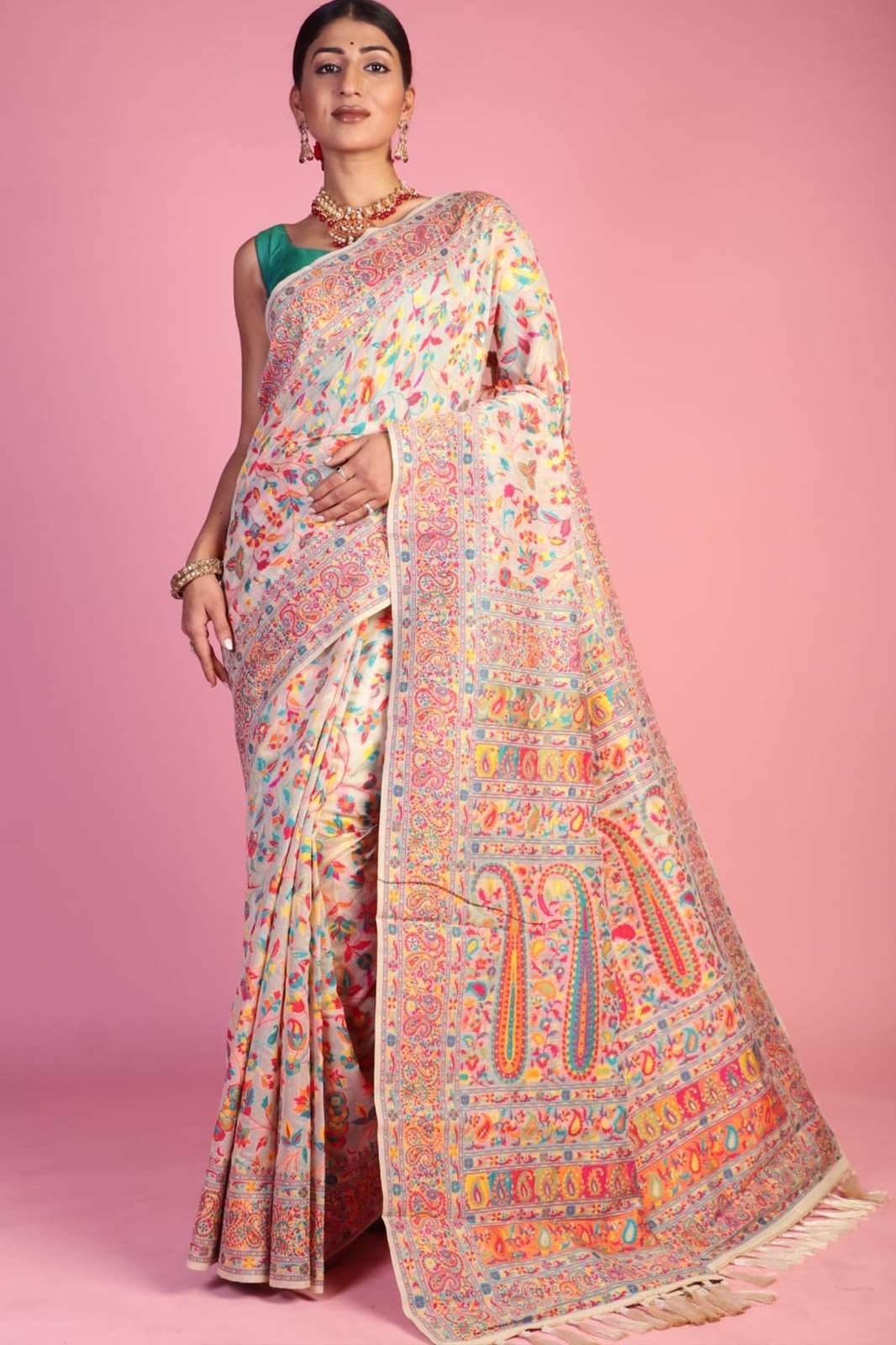 Shri Balaji Emporium 900L Kashmir silk thread work on georgette fabric saree
