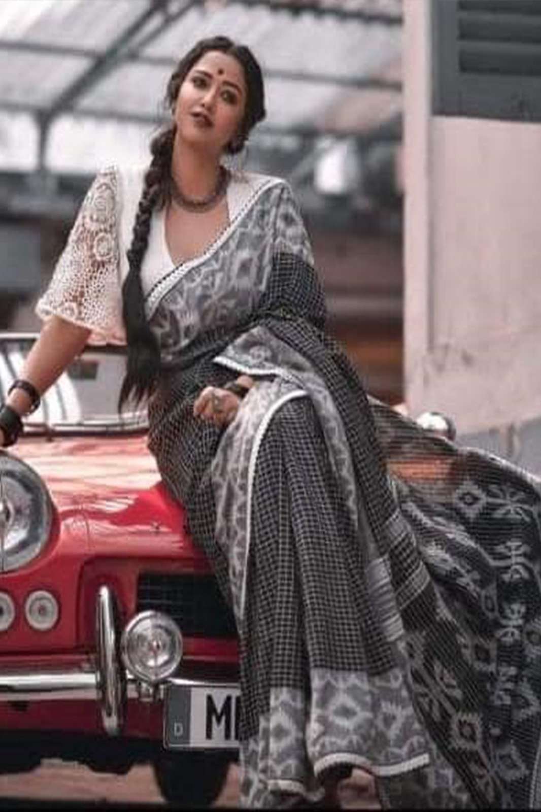 Shri Balaji Emporium 940j check pattern silk handloom saree in beautiful colors