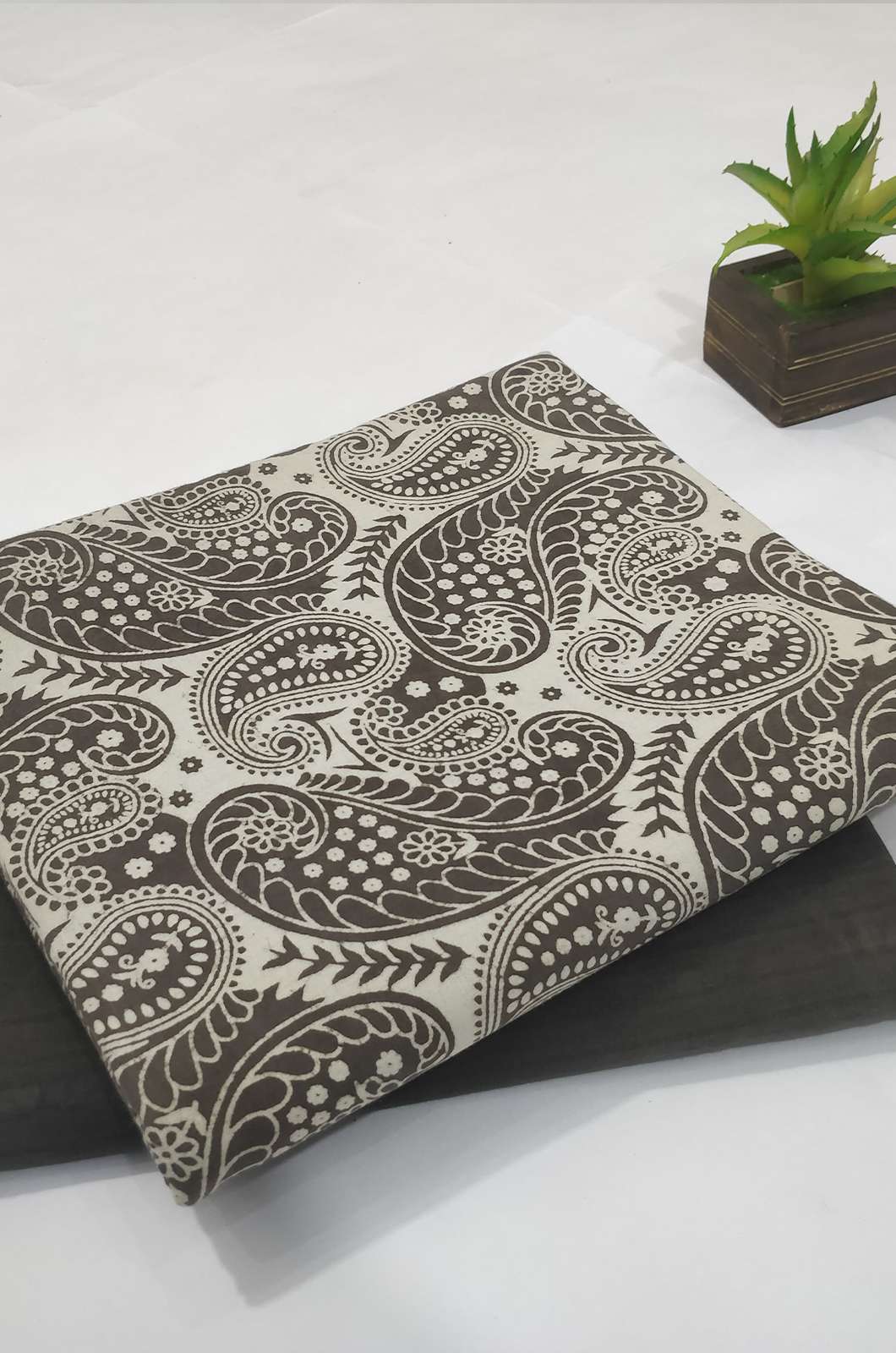 Shri Balaji Emporium 6032A Hand block Print Cotton Suit Runinig Fabric