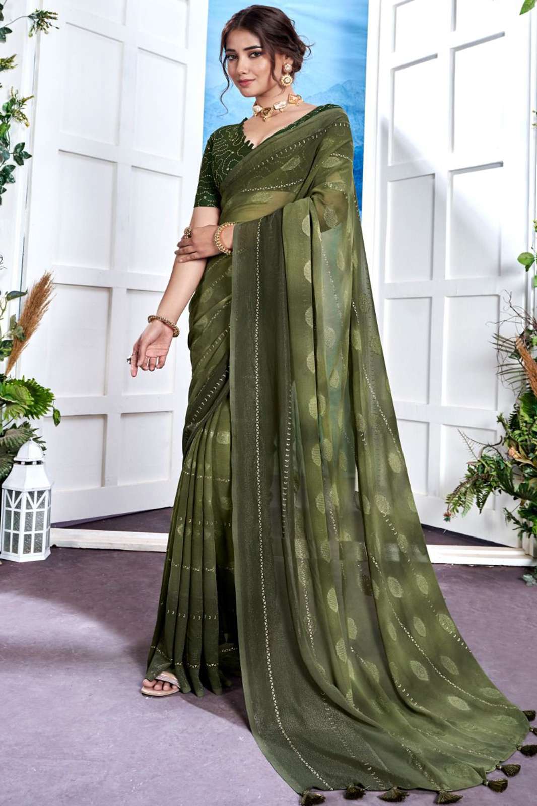 STAVAN 6487JHANKA Women Floral Print Saree with Tassels  