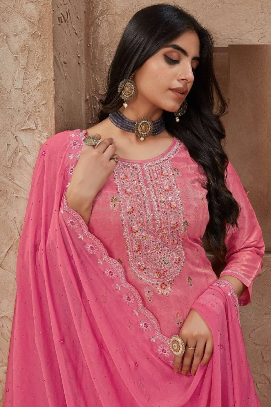 FOURDOTS UNIQUE DESIGNER SALWAR SUITS