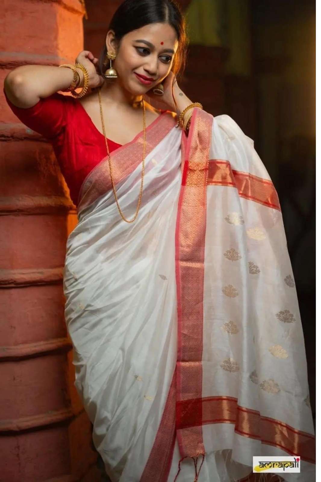 SHRI BALAJI EMPORIUM 908o White and Red Designer Durga Pooja Special Handloom Saree