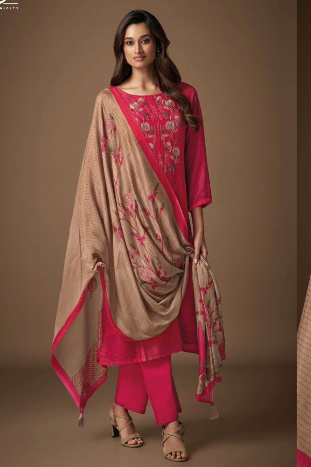 OMTEX ZELLA TRADITIONAL FESTIVAL HANDWORK WEAR DESIGNER DAISY SILK SUIT