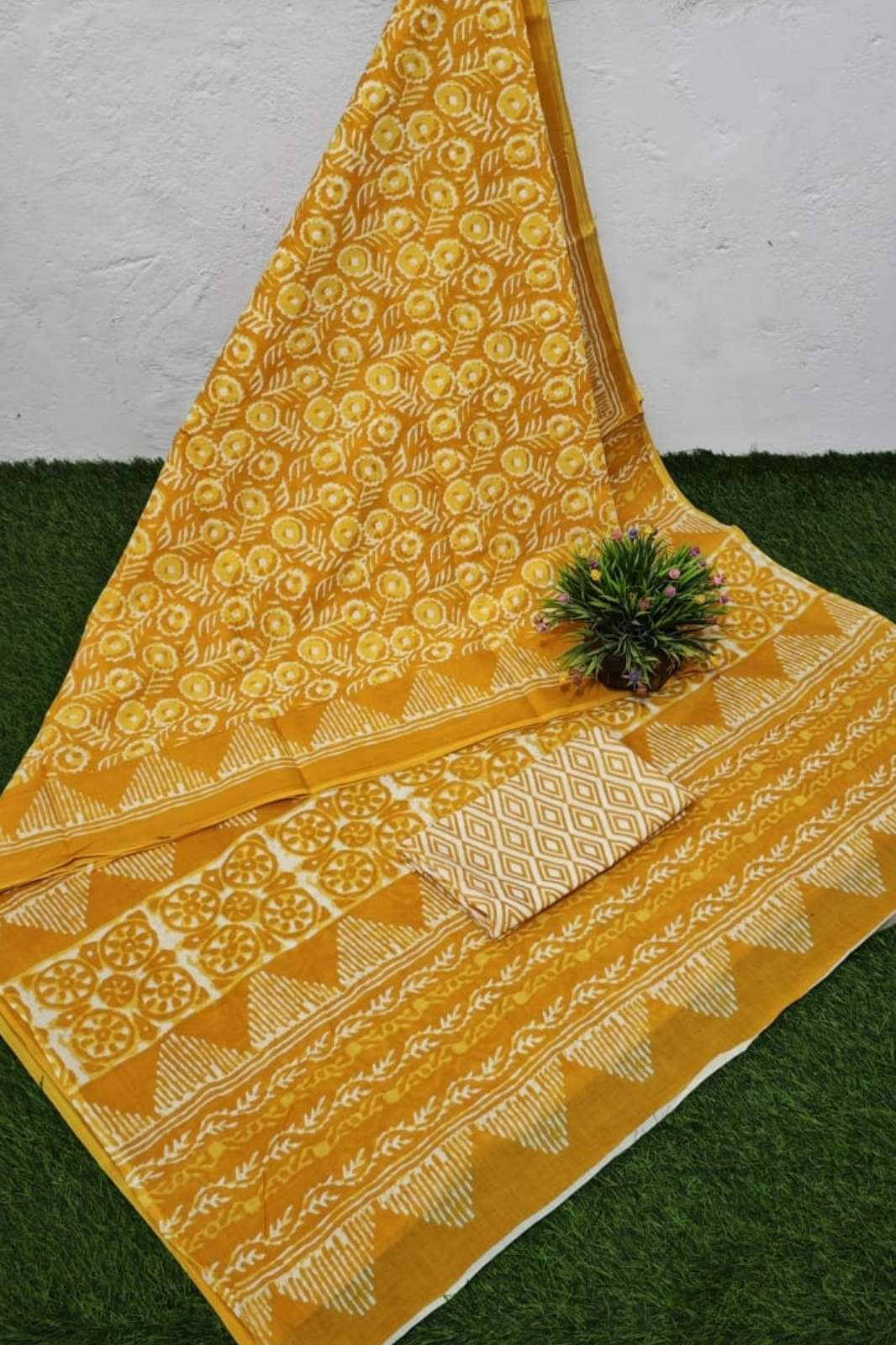 Shri Balaji Emporium 8922B 100% Pure Cotton Beautiful Printed Sarees 