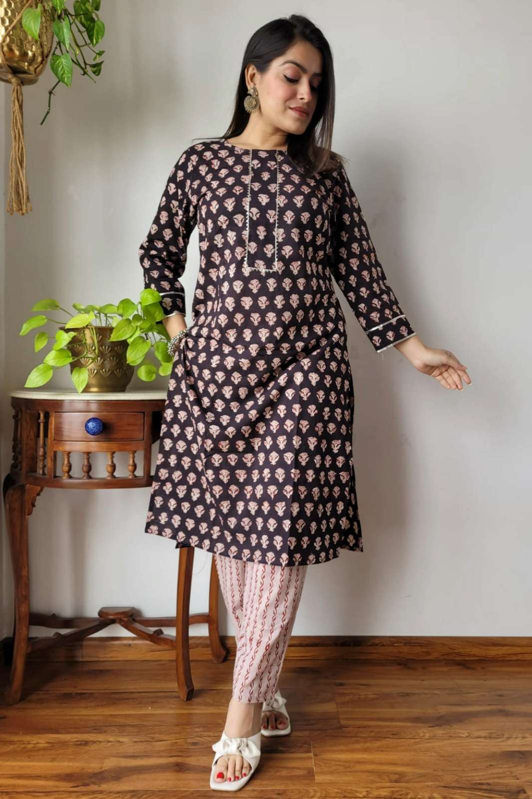 Shri Balaji Emporium 9566 1 Readymade Hand Block Printed Cotton Kurtis