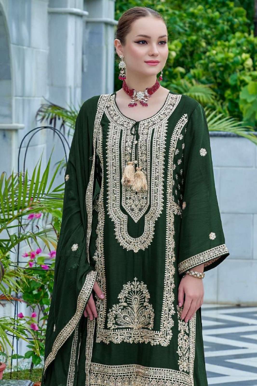 FEPIC CRAFTED NEEDLE 1000 READYMADE PAKISTANI SALWAR SUITS