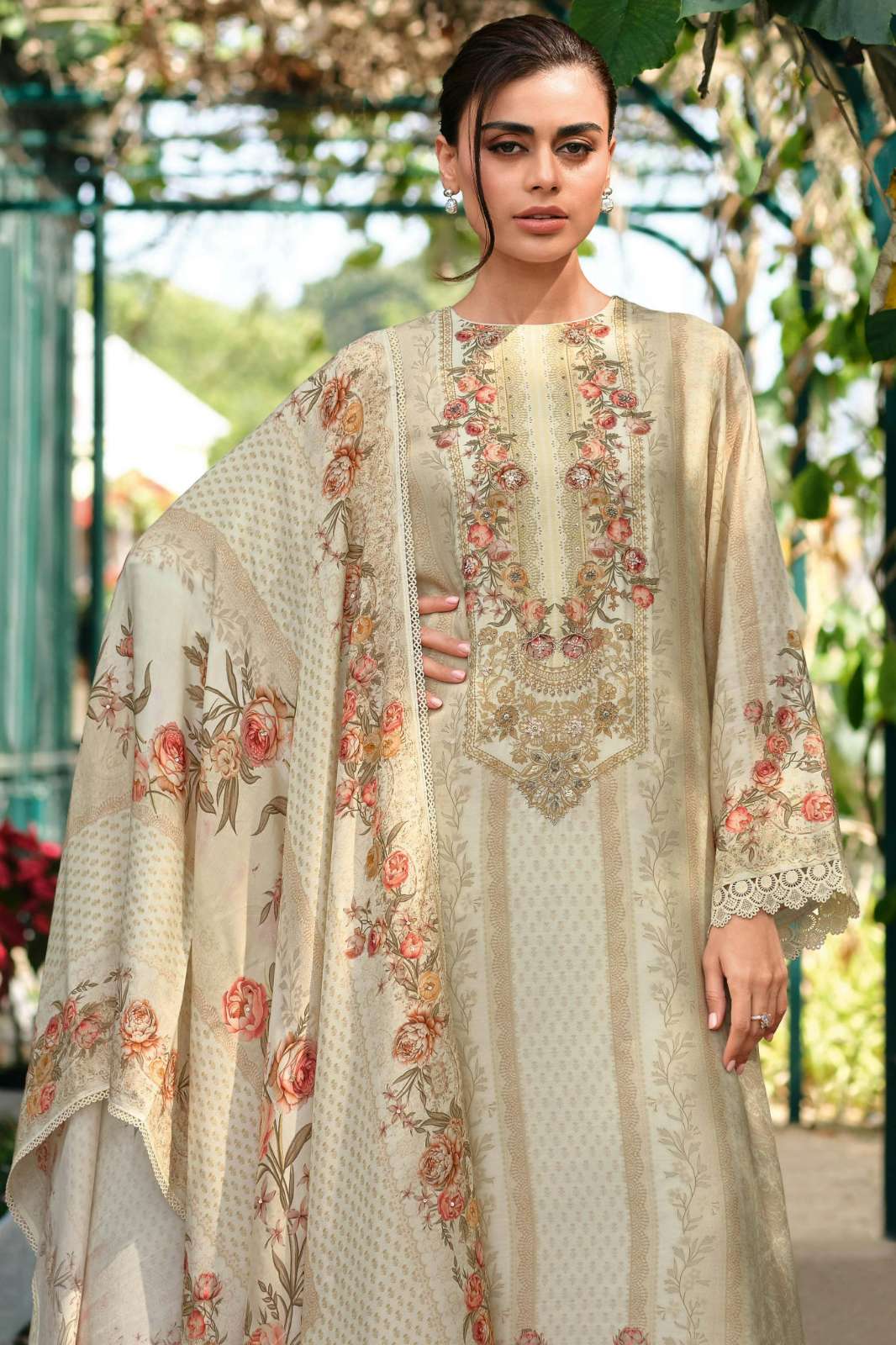 VARSHA JARDIN EN SOIE VISCOSE MUSLIN DIGITALLY PRINTED SUIT WITH HANDWORK