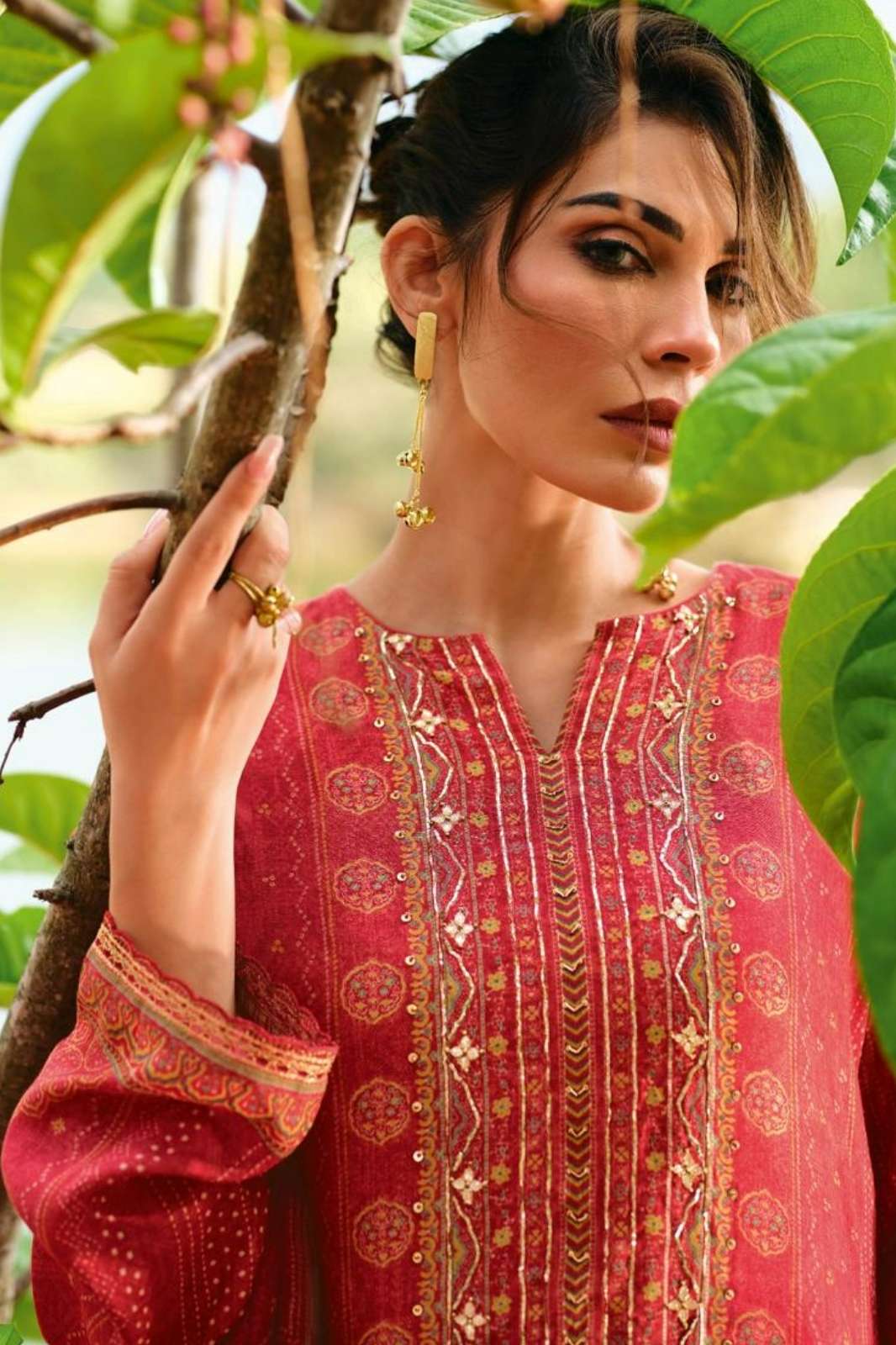 VARSHAA AJRAKH VOL 02 VISCOSE MUSLIN HANDWORK SUIT 