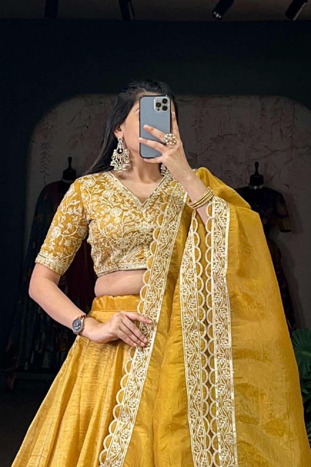 SHRI BALAJI 1424 GOLDIE PLAIN DESIGNER NAVRATRI LEHENGAS