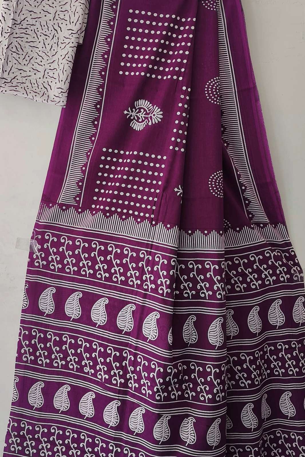 Shri Balaji Emporium RF Bagru hand block printed Pure cotton Mulmul saree