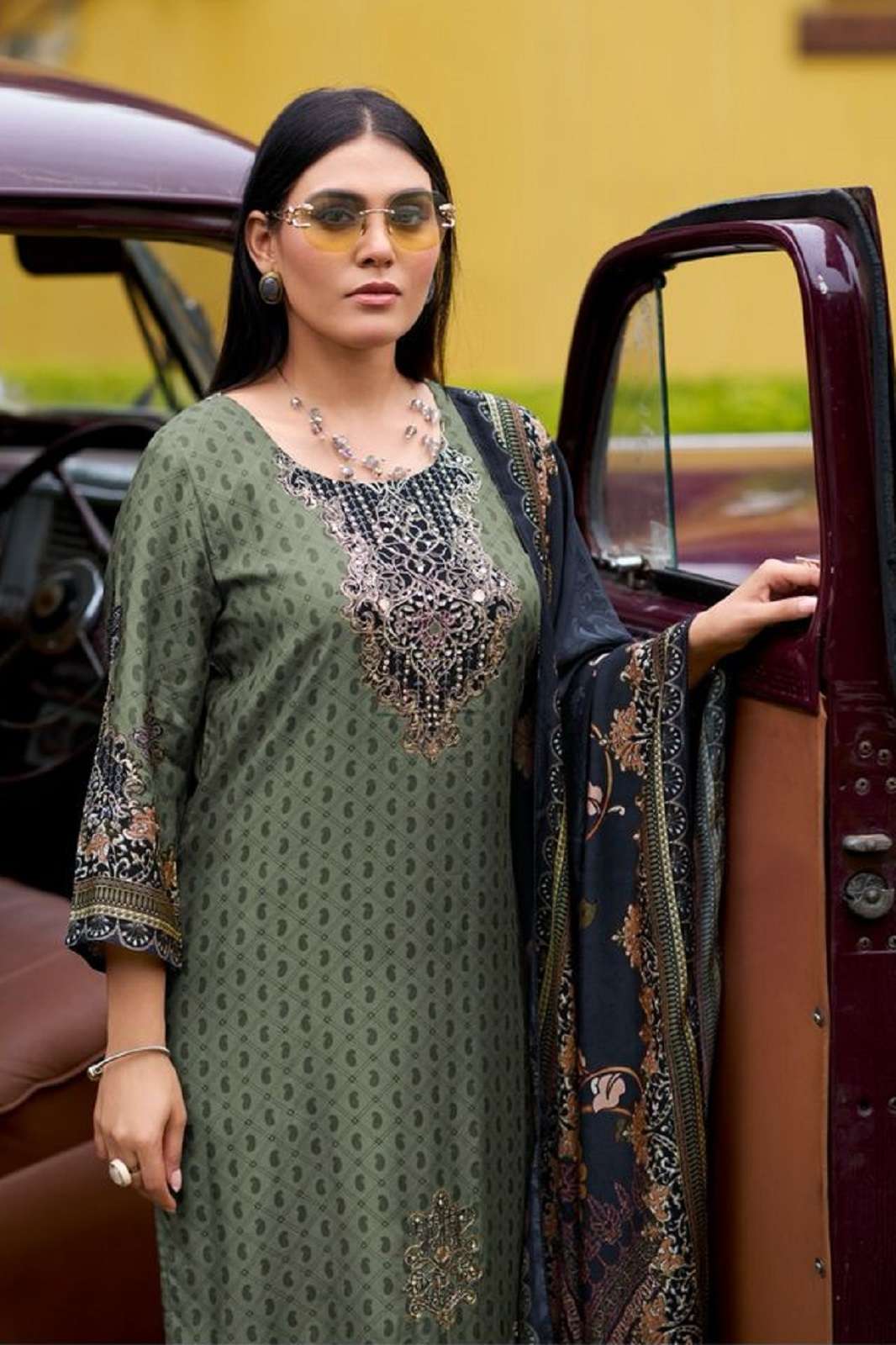 AMRUTVELA VISCOSE MUSLINE EMBROIDERED SUITS