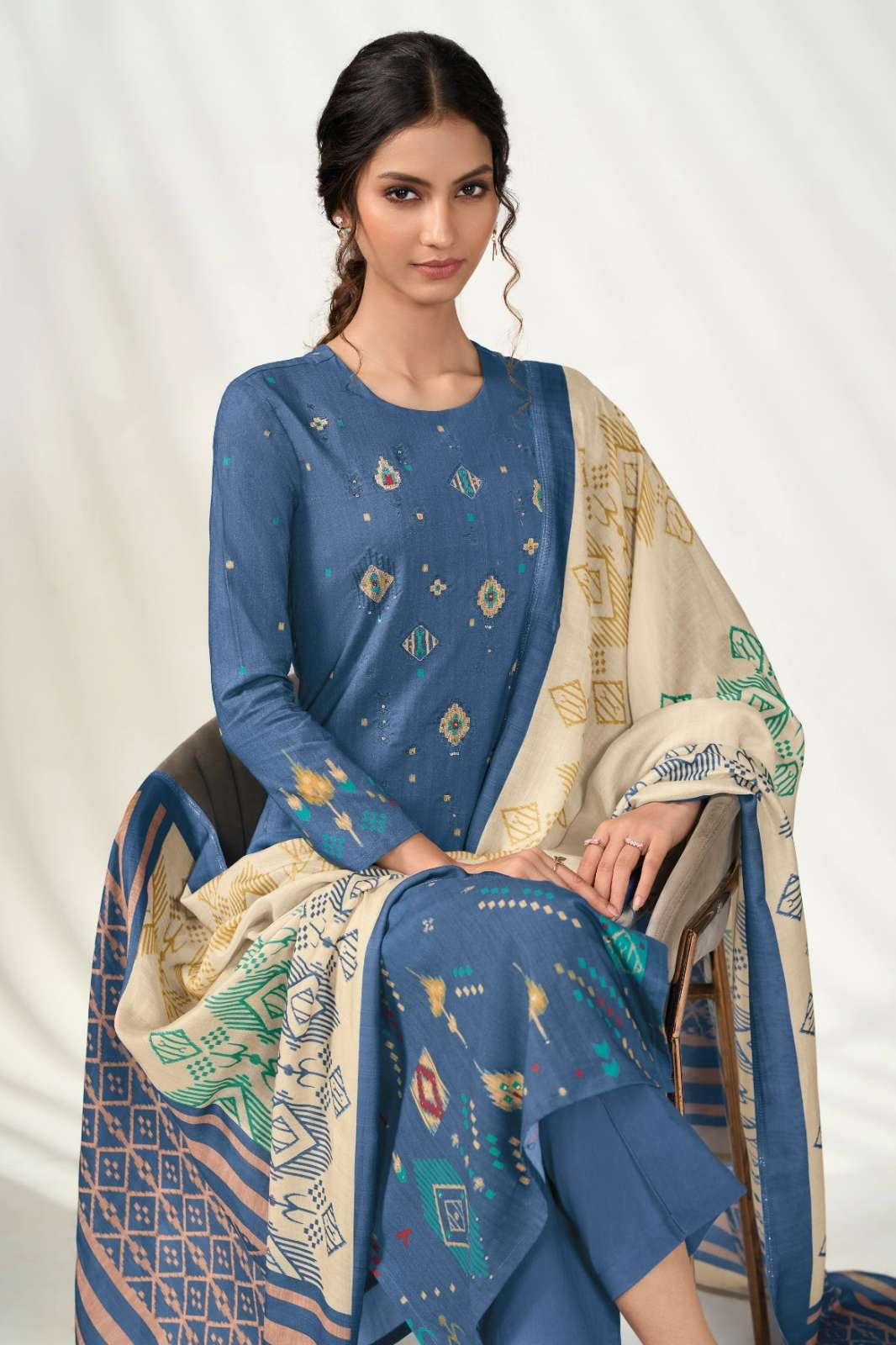 OMTEX BOLD FASHION PREMIUM LAWN COTTON EMBROIDERY WORK SUIT 