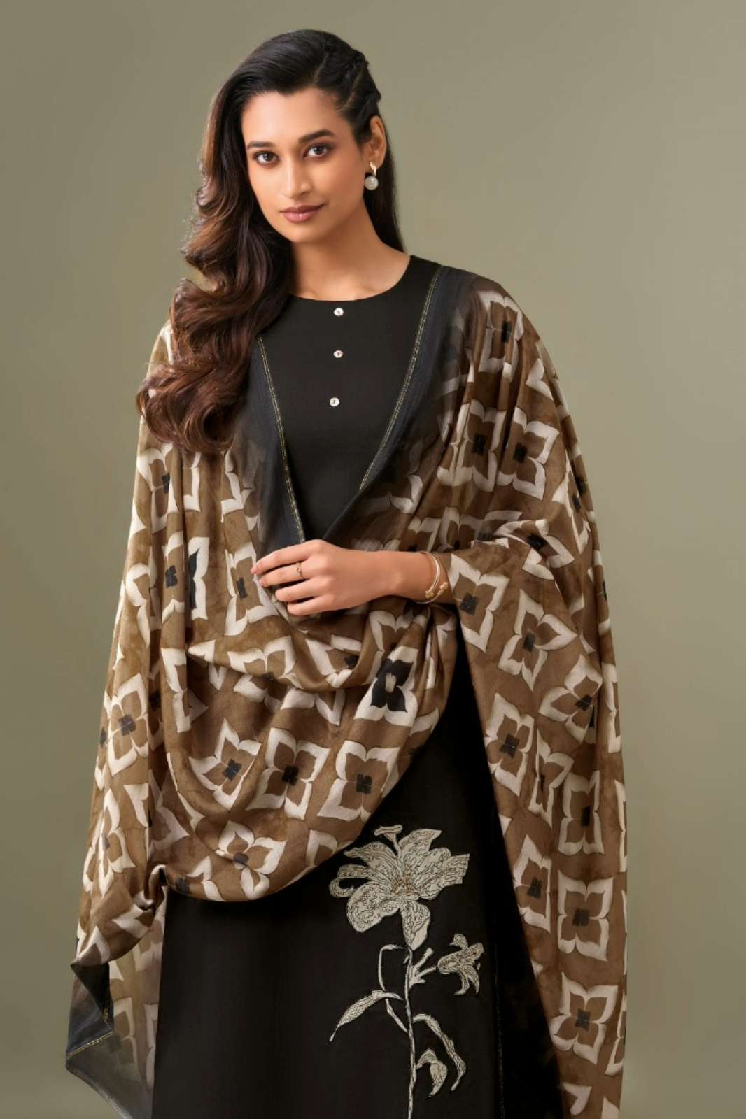 OMTEX ESTIVA PREMIUM LAWN COTTON EMBROIDERED AND HAND WORK SUIT 