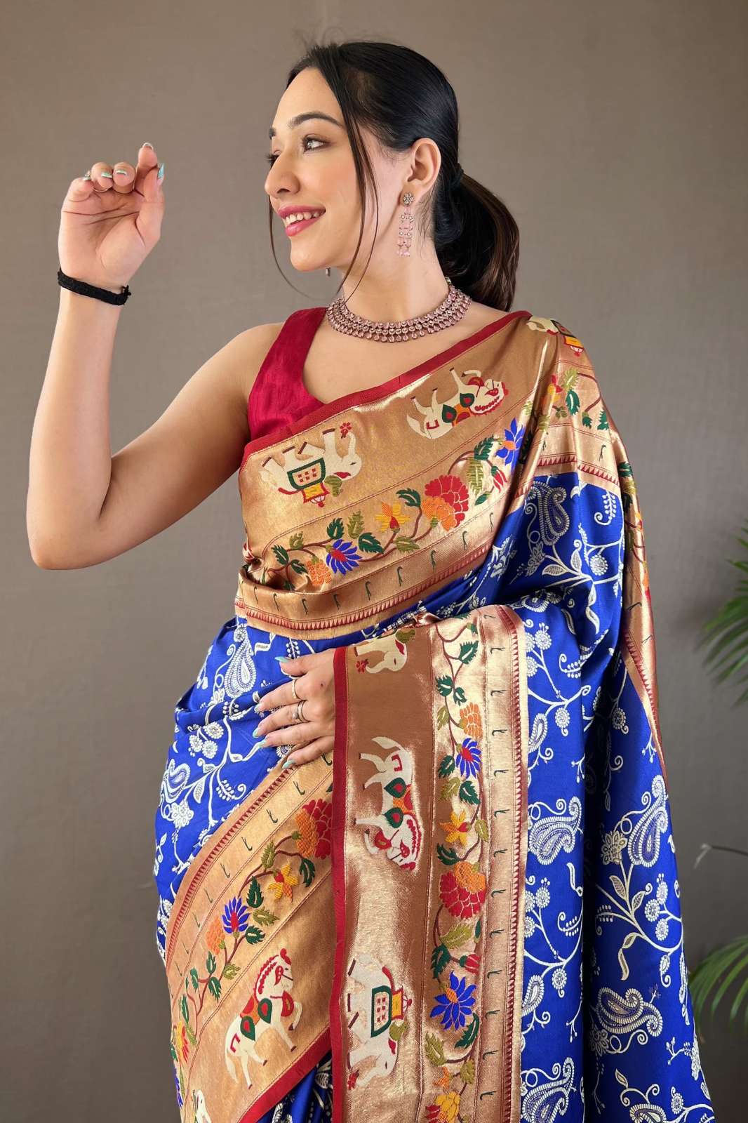 Shri Balaji Emporium Godavari Lucknowi weaving Work Paithani Saree 