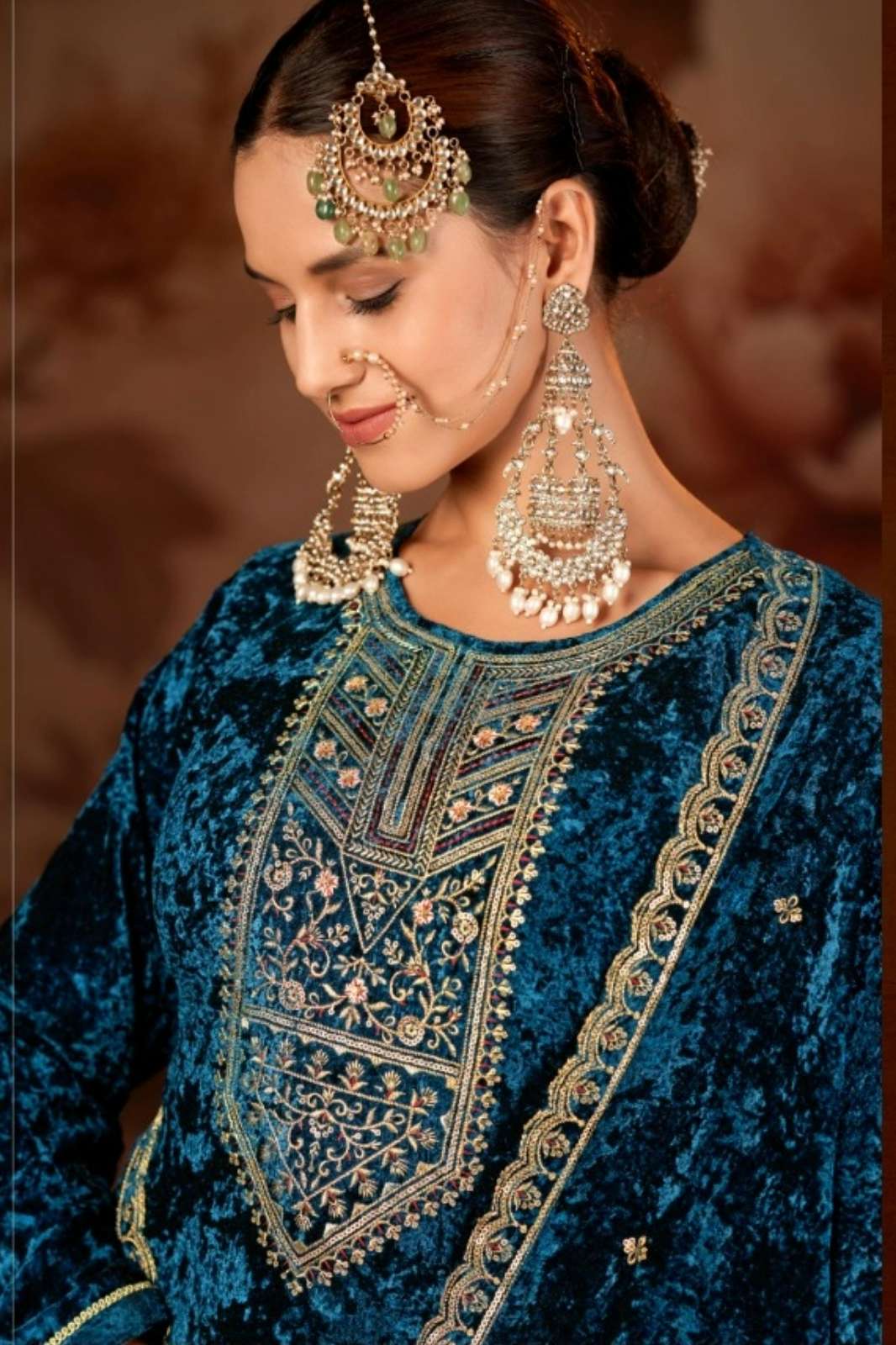 FOURDOTS GUNAAR Makhmal Velvet Suit With Embroidery Work