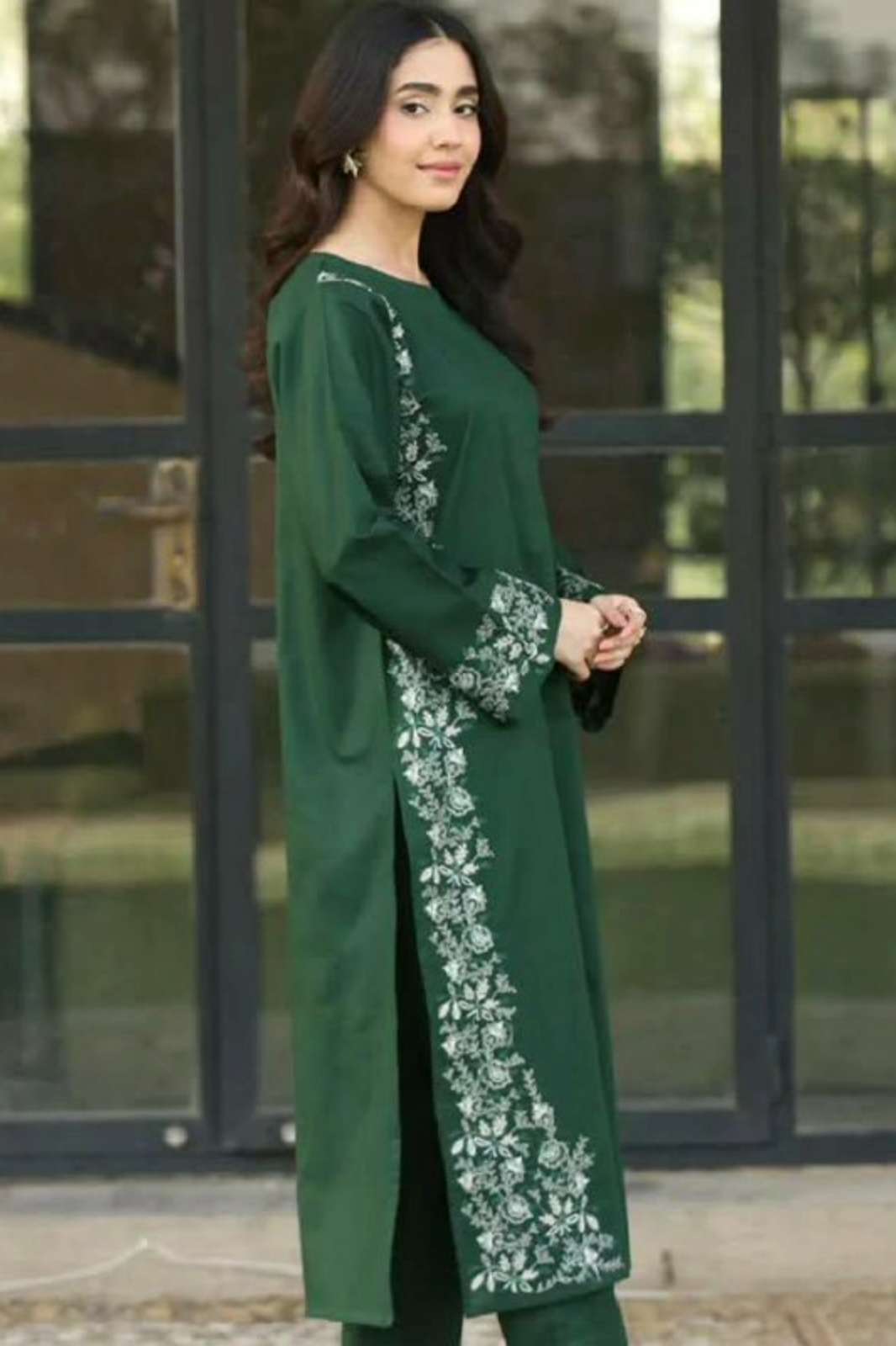 Shri Balaji Emporium DV 24712 Roman Silk Front Side Work Suit