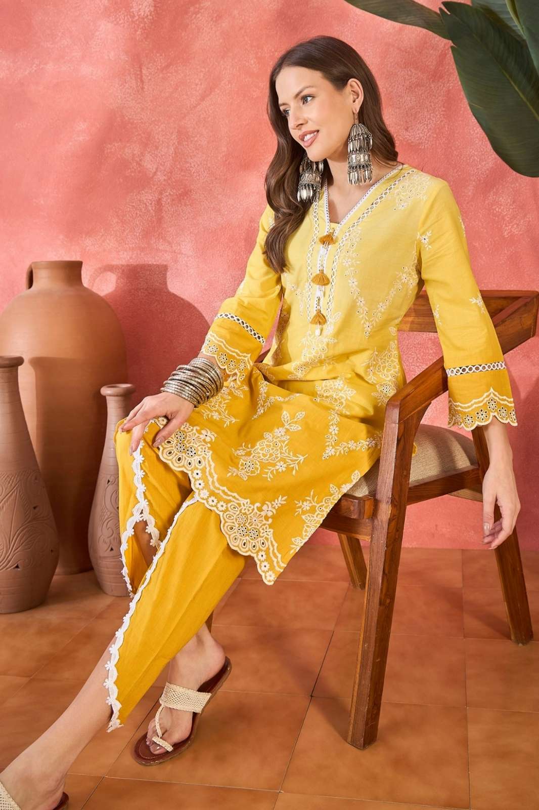 Shri Balaji Emporium Loom & Luknow Pure cotton Chikankari Schiffli Kurti Set