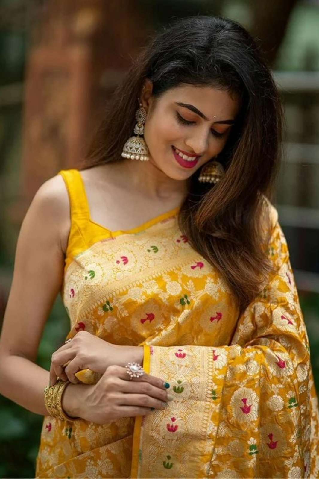 SHRI BALAJI EMPORIUM SOFT LICHI SILK CLOTH TRADITIONAL SAREE