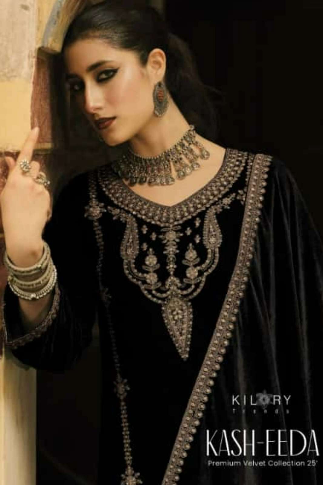 Kilory Trends KASH EEDA Beutiful Embroidered Pure Velvet Suit