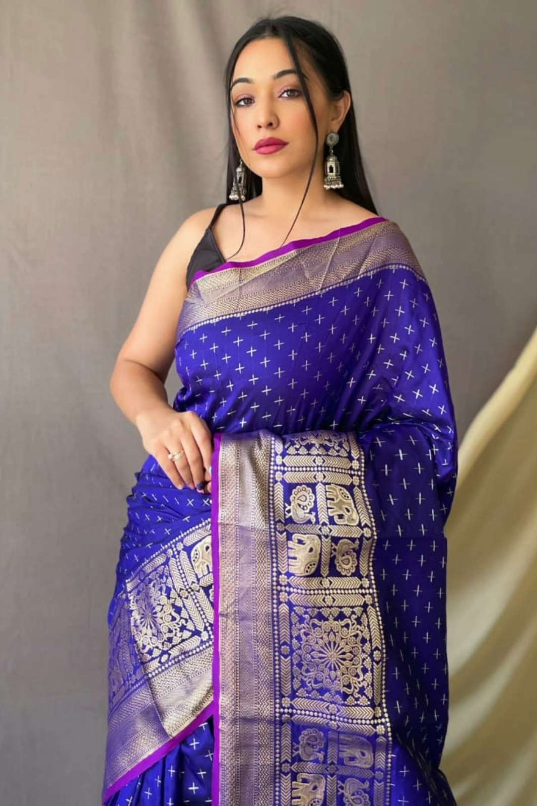 Shri Balaji Emporium SUHASINI KANJEEVARAM ZARI BORDER SAREE