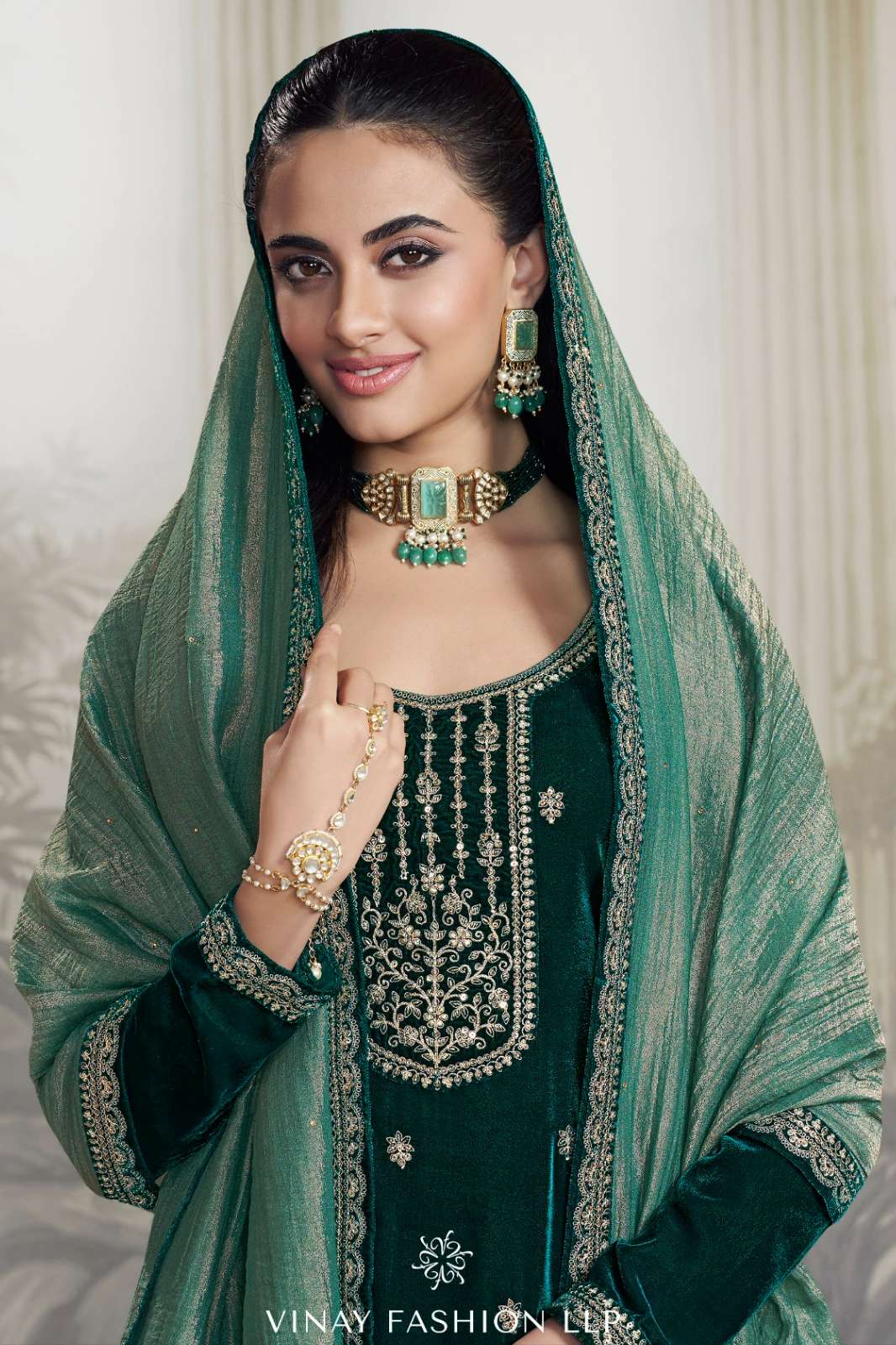 Vinay KULEESH VEDANSHI Premium Embroidered Velvet Suit 
