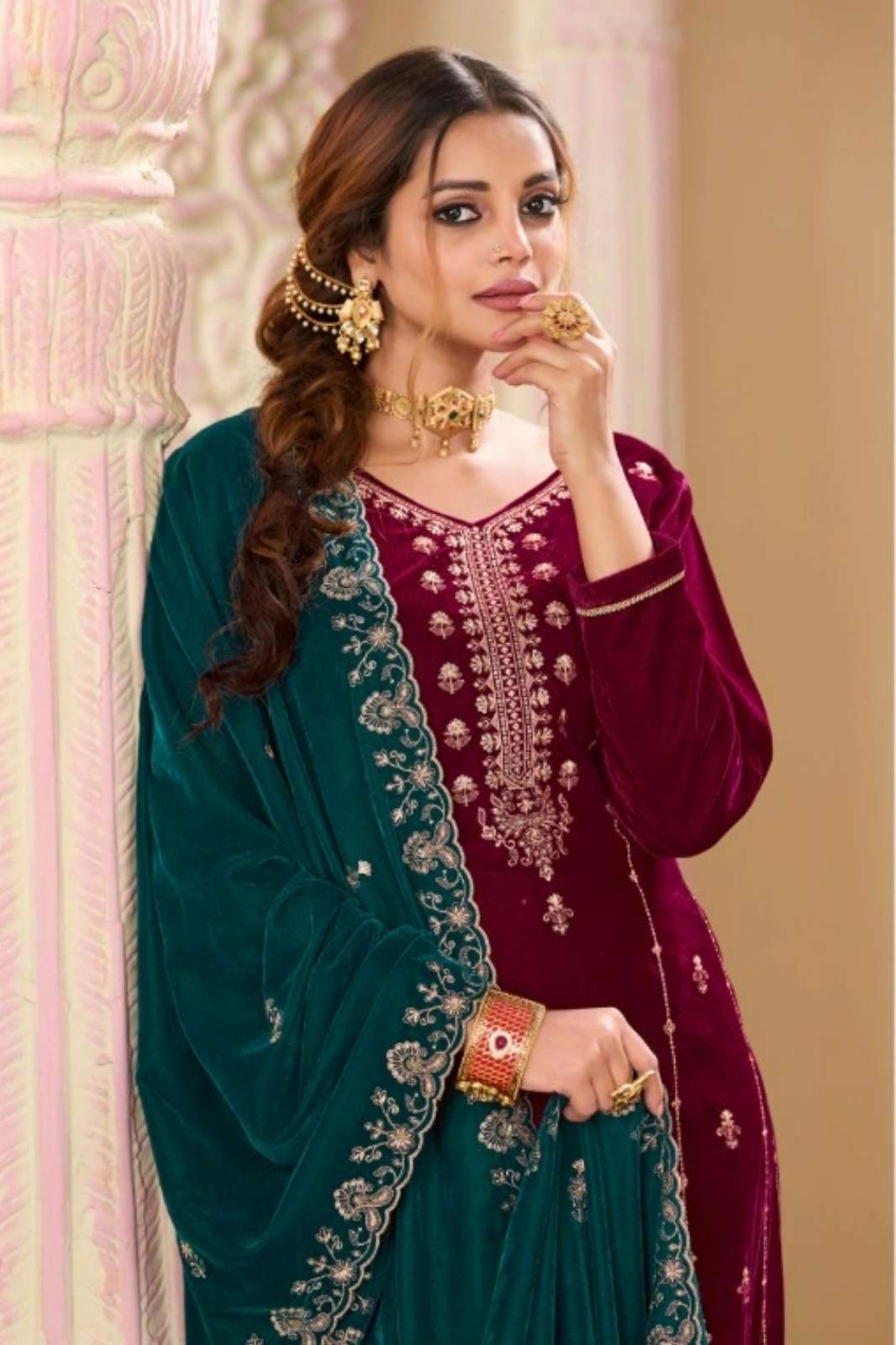 Fourdots XPOSE VOL 2 Premium 9000 Velvet Suit with Embroidery Work