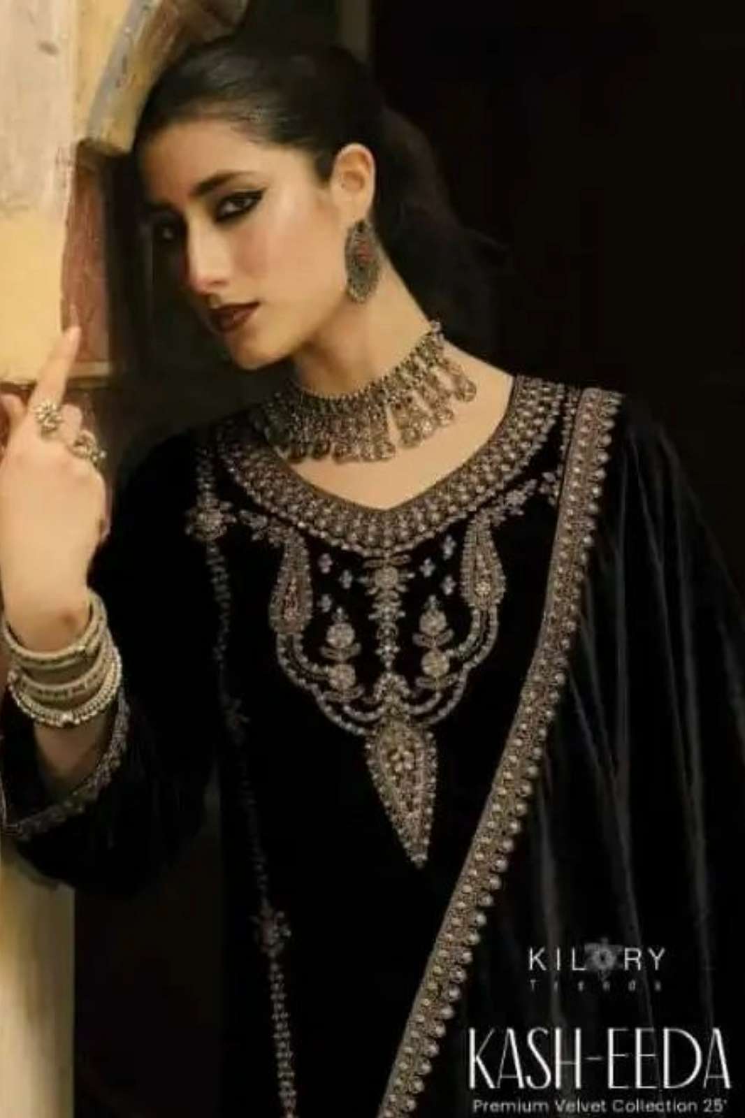 Kilory Trends KASHEEDA Beutiful Embroidered Pure Velvet Suit