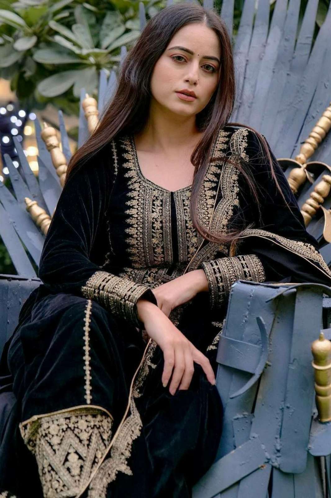 Shri Balaji Emporium DV 25042 Heavy Viscose Velvet Designer Suit