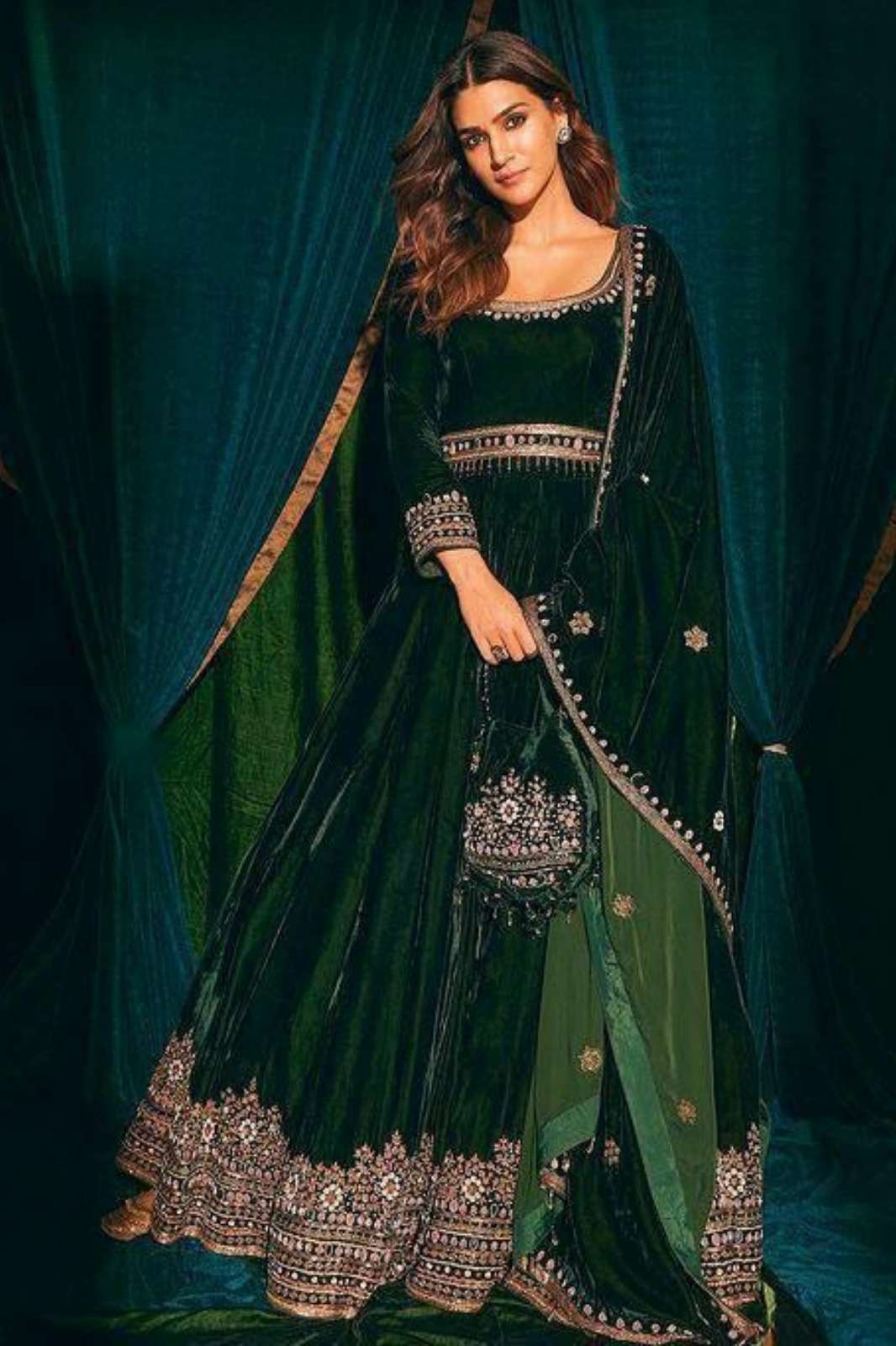 Shri Balaji Emporium DV 25053 Heavy Velvet Designer Suit