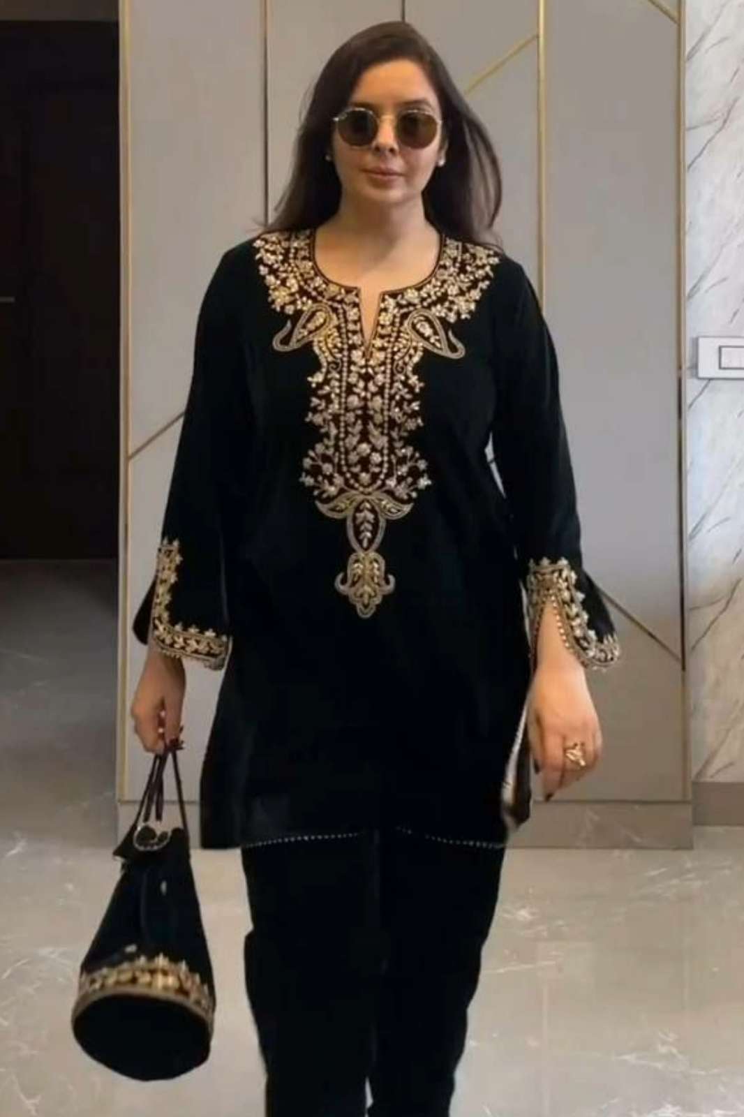 Shri Balaji Emporium DV 25056 Heavy Viscose Velvet Suit