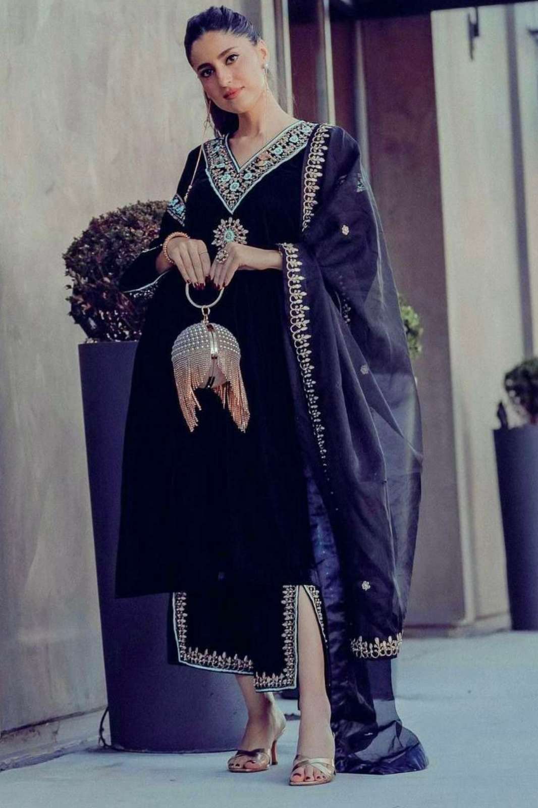 Shri Balaji Emporium DV 25063 Heavy Pure Viscose Velvet Suit