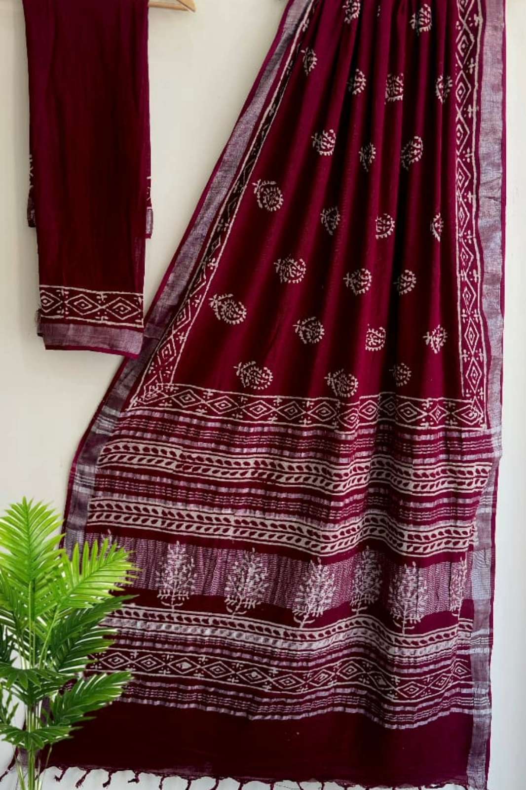 Shri Balaji Emporium RF18061 Bagru Hand Block Printed Linen Saree