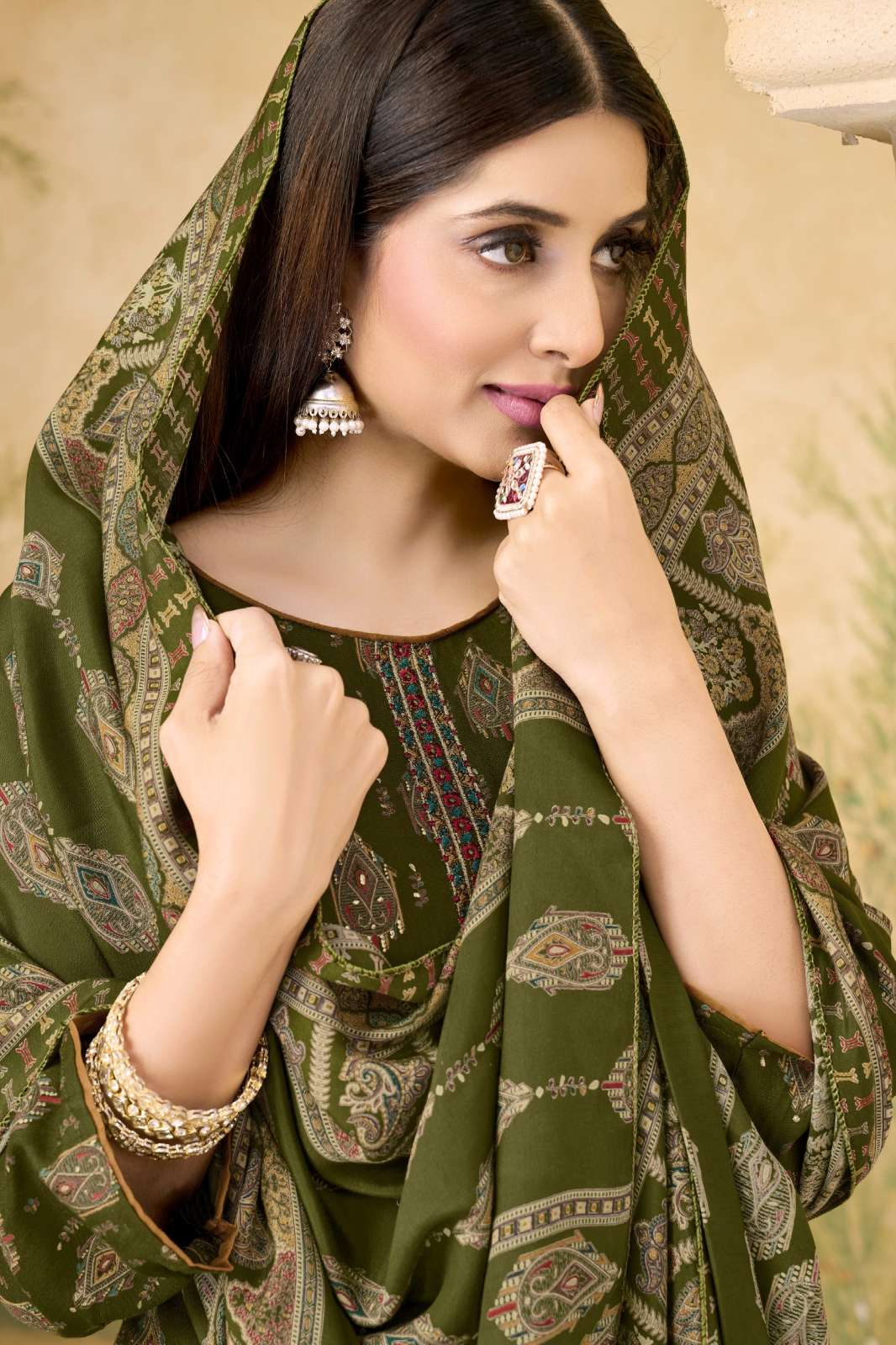 IZNIK FAB A 296 EXCLUSIVE ORGANZA EMBROIDERED AND CUTWORK SUIT FOR WEDDING