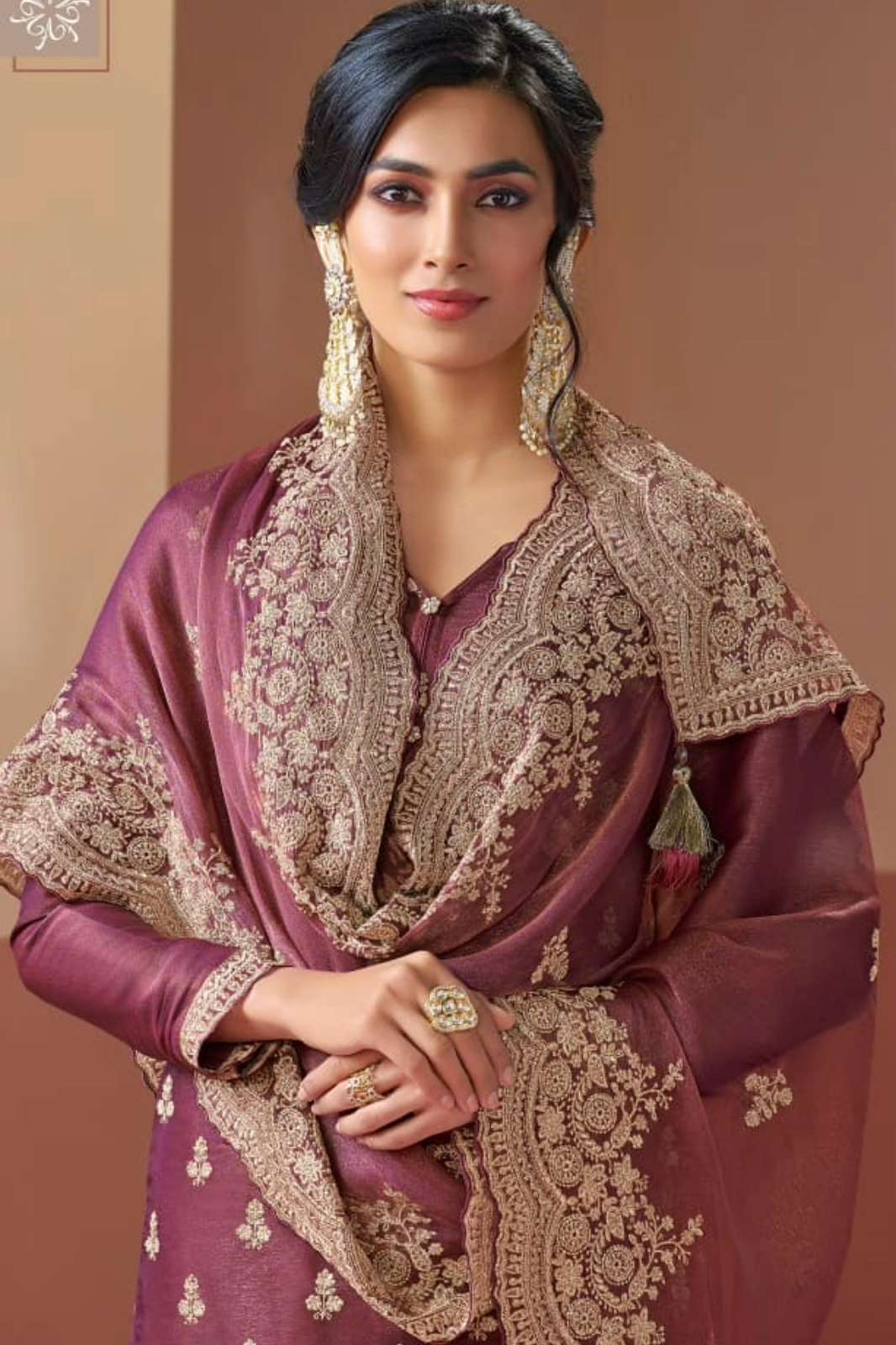 VINAY KULEESH KALIKA GOLD SILK EMBROIDERED WORK PARTY WEAR SUIT 