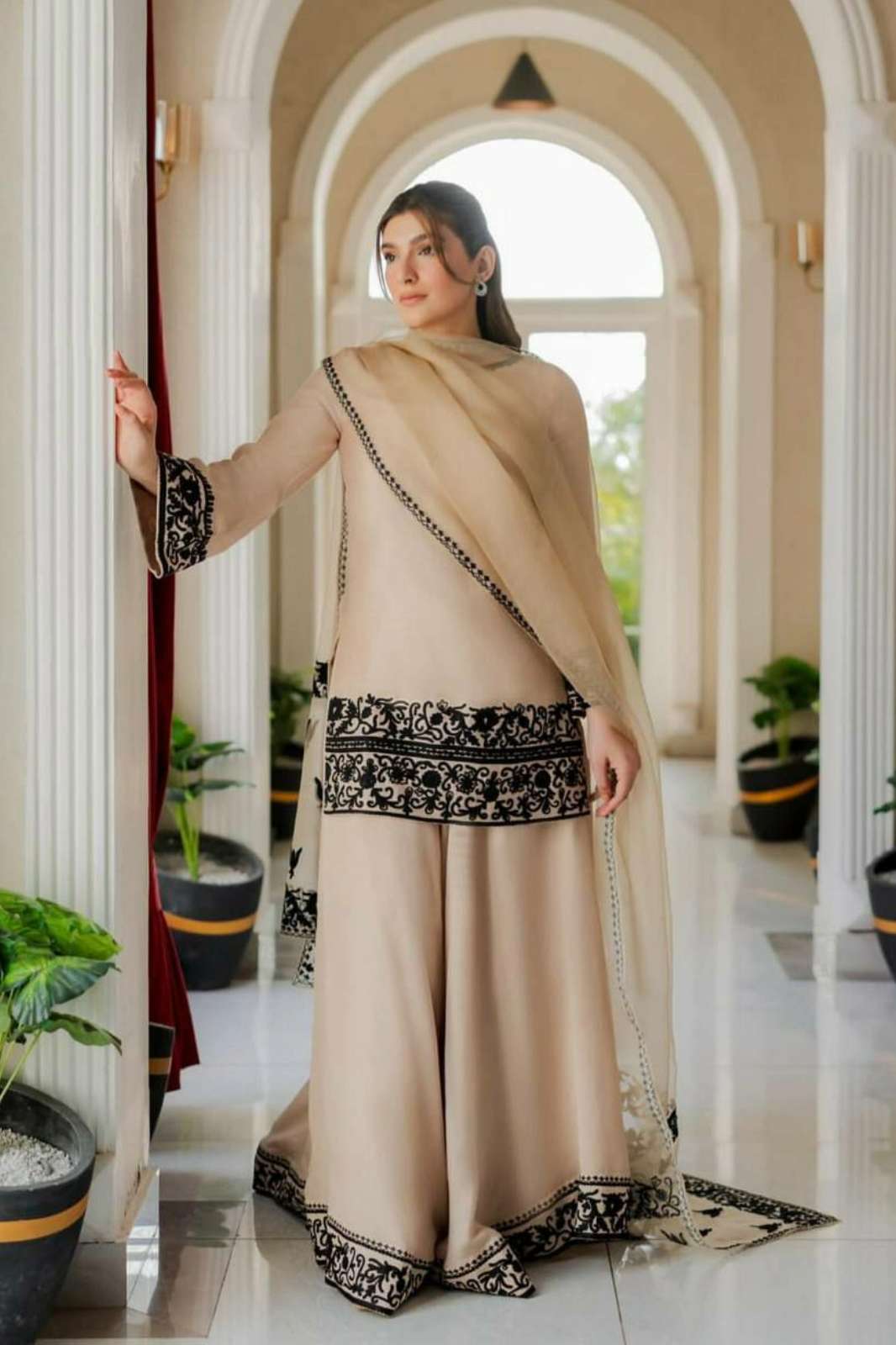 Shri Balaji Emporium DV 25351 READY TO WEAR THREAD EMBROIDERED CREPE FABRIC PAKISTANI STYLE PLAZZO SUIT