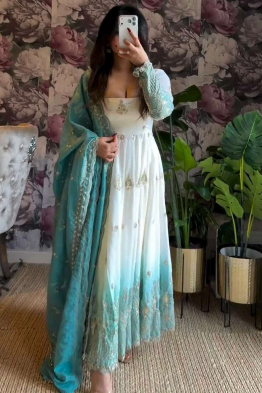 Shri Balaji Emporium DV 25522 Star Gorgette Thread and Sequnce Work Flarred Suit