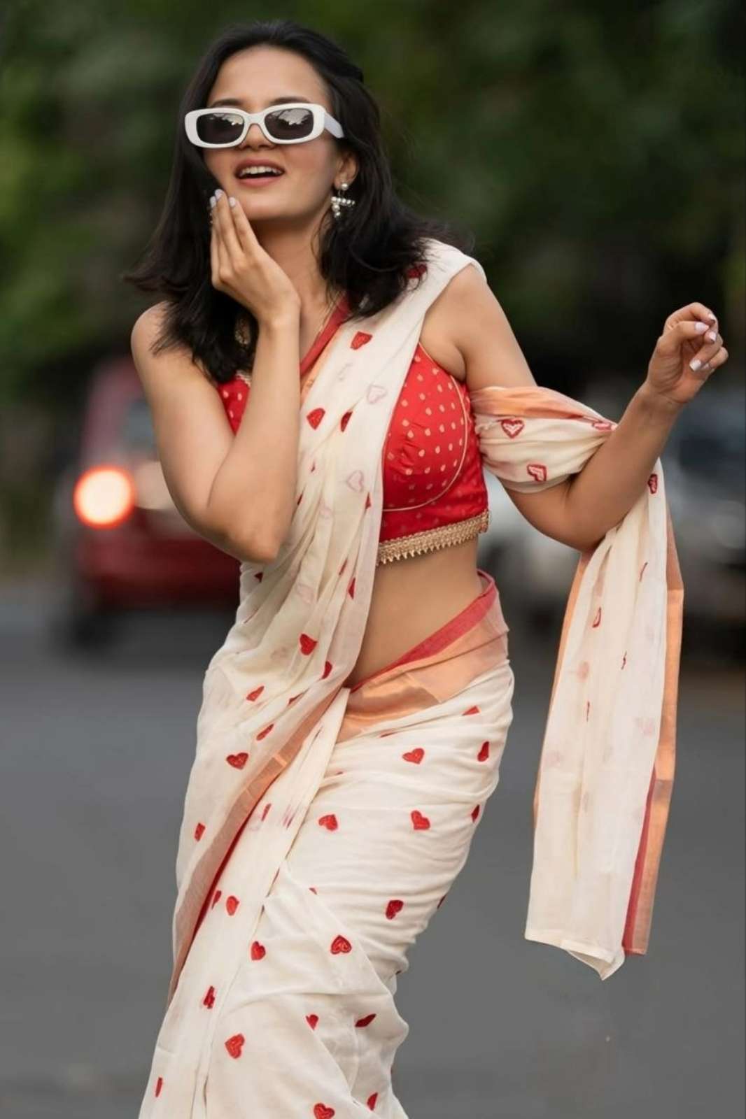 Shri Balaji Emporium MG658 Digital Printed Linen Saree with gold jari border 