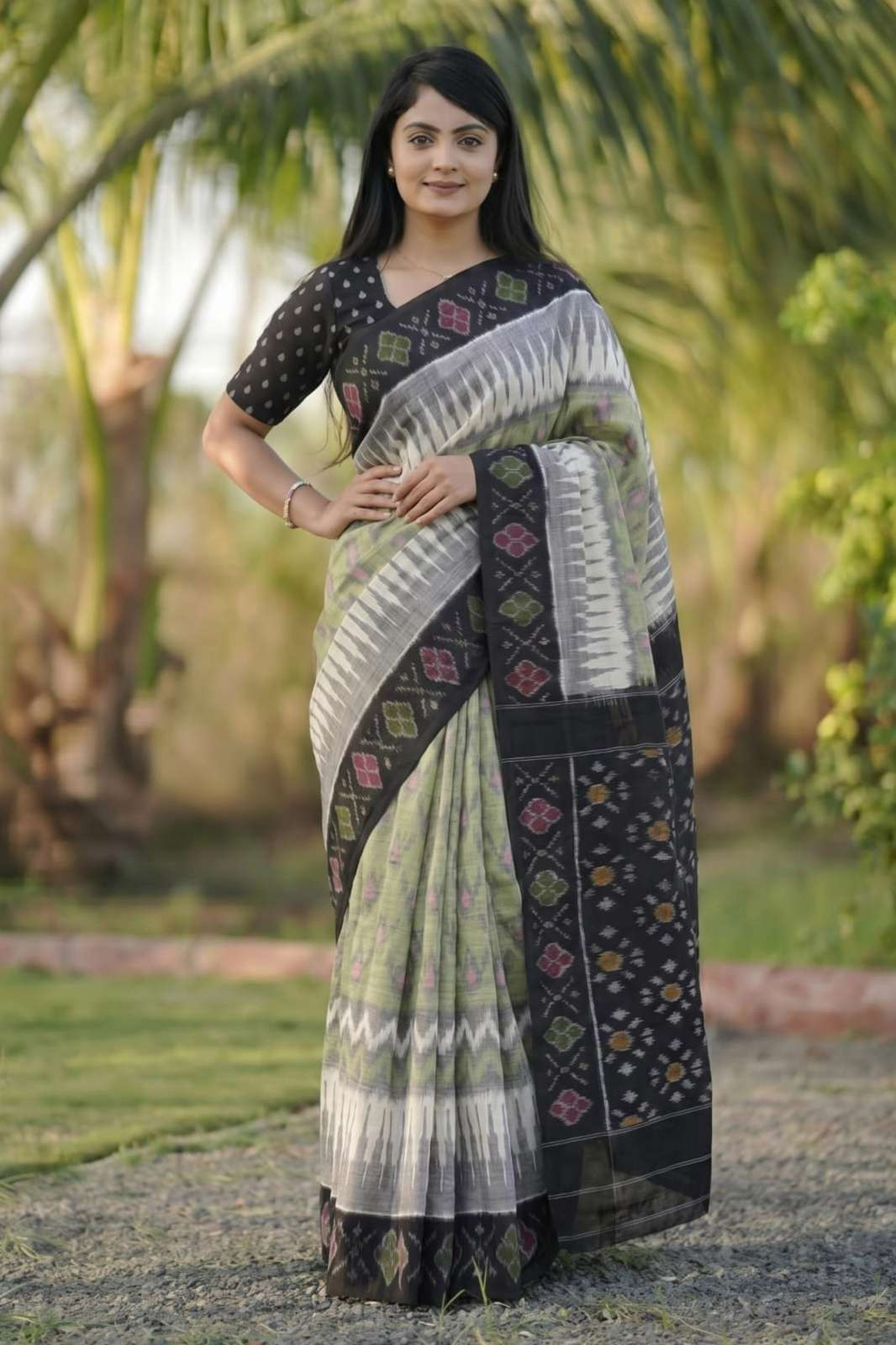 Shri Balaji Emporium MG457 Plain Linen Digital Printed Saree 