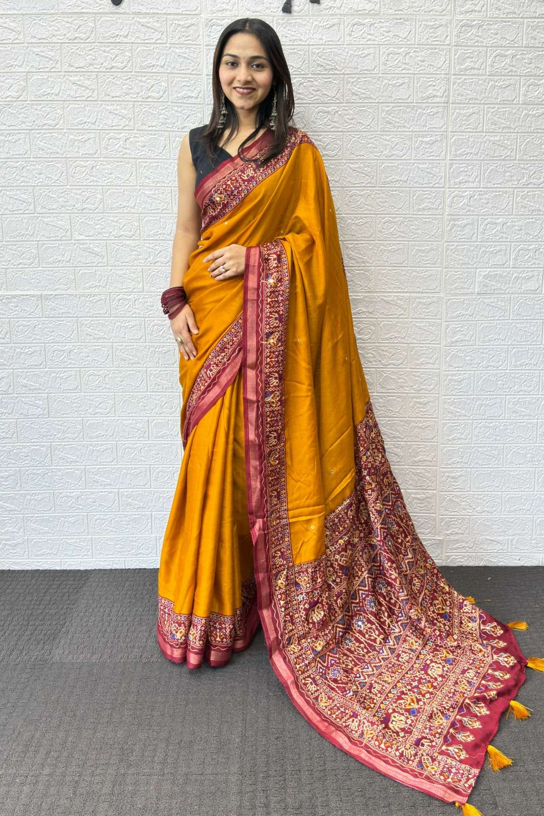 Shri Balaji Emporium SF 2350 Heavy Mall Cotton with Heavy Mirror and aari Work Everyday to occasion wear saree