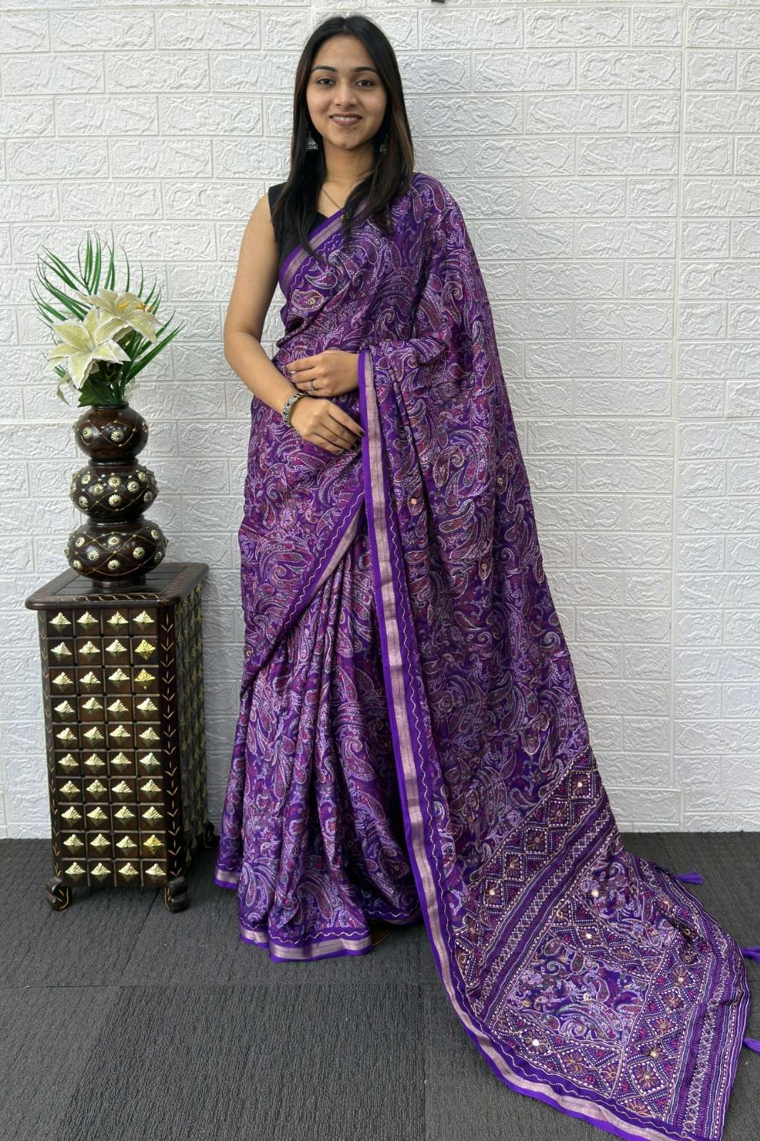 Shri Balaji Emporium SF 2378 Heavy Mall Cotton with Heavy Mirror and aari Work Everyday to occasion wear saree
