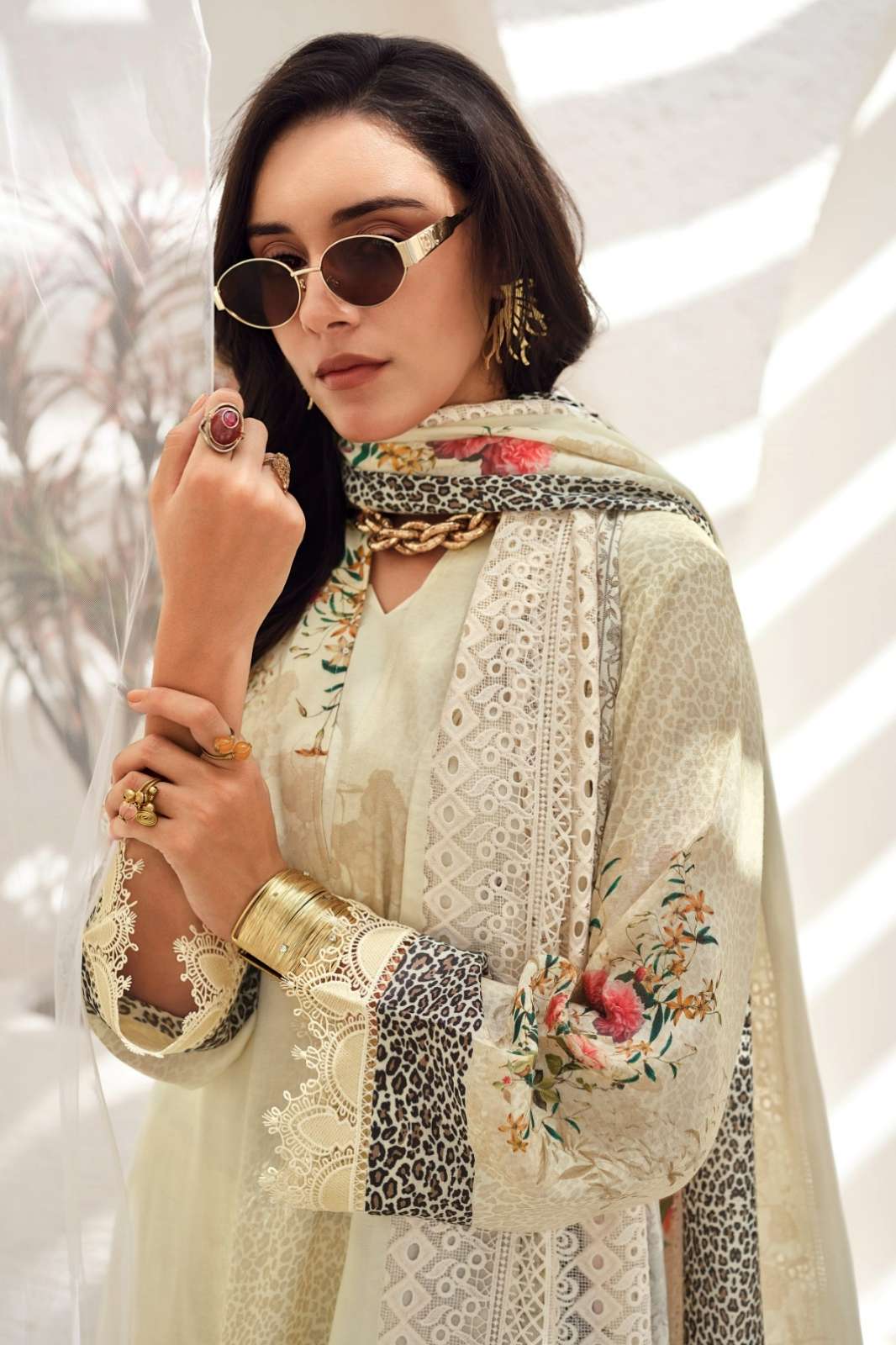 VARSHAA BEAUTIFUL SOUL VISCOSE MUSLIN DIGITALLY PRINT & HANDWORK SUIT