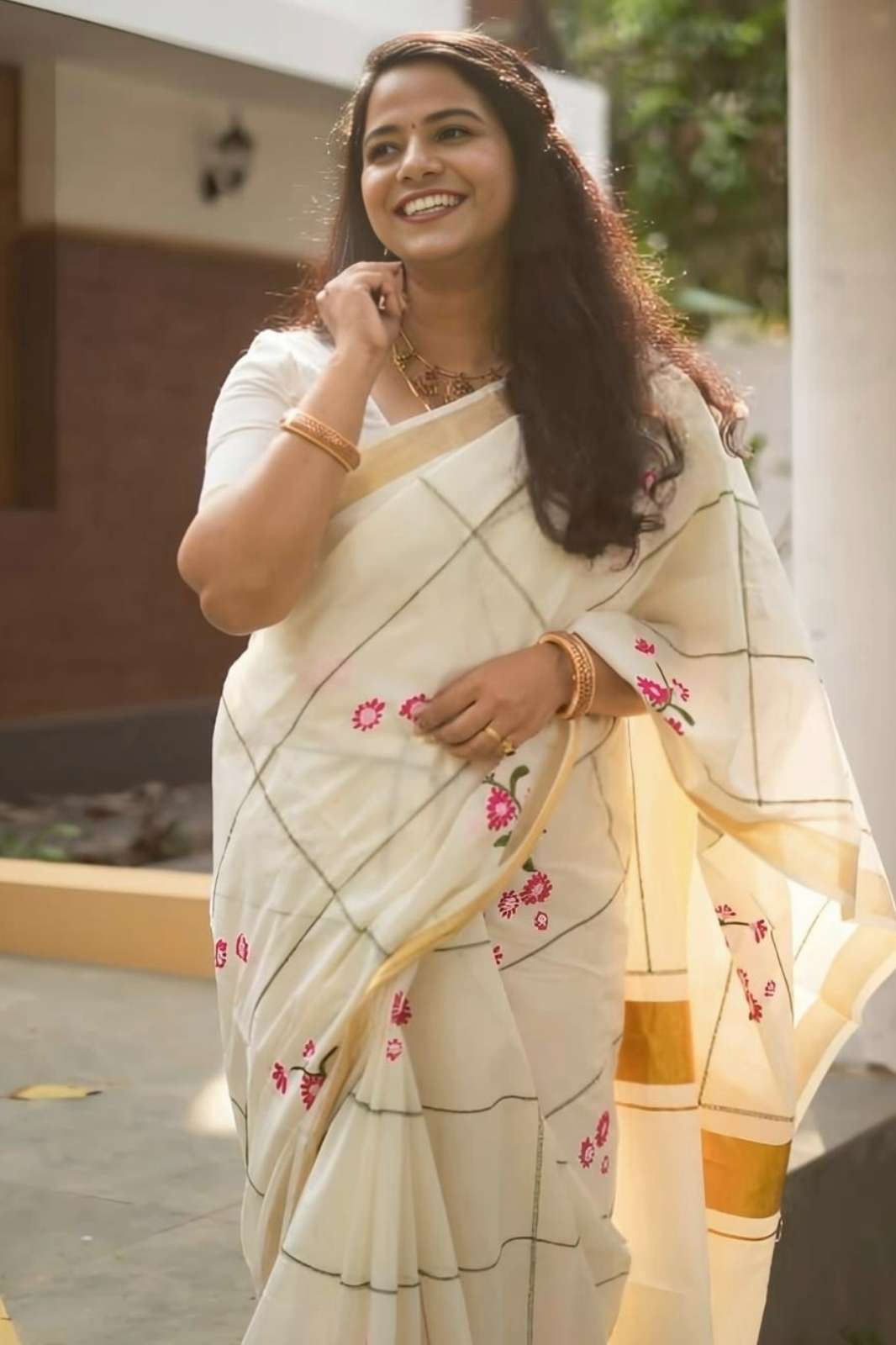 Shri balaji emporium MG691 Linen Digital Print saree with gold zari border