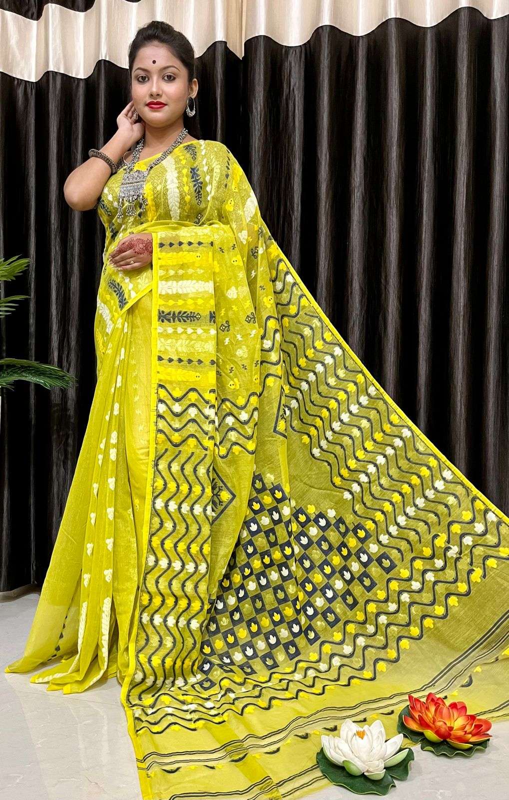 Woodentant women's dhakai jamdani saree without blouse piece_Yellow