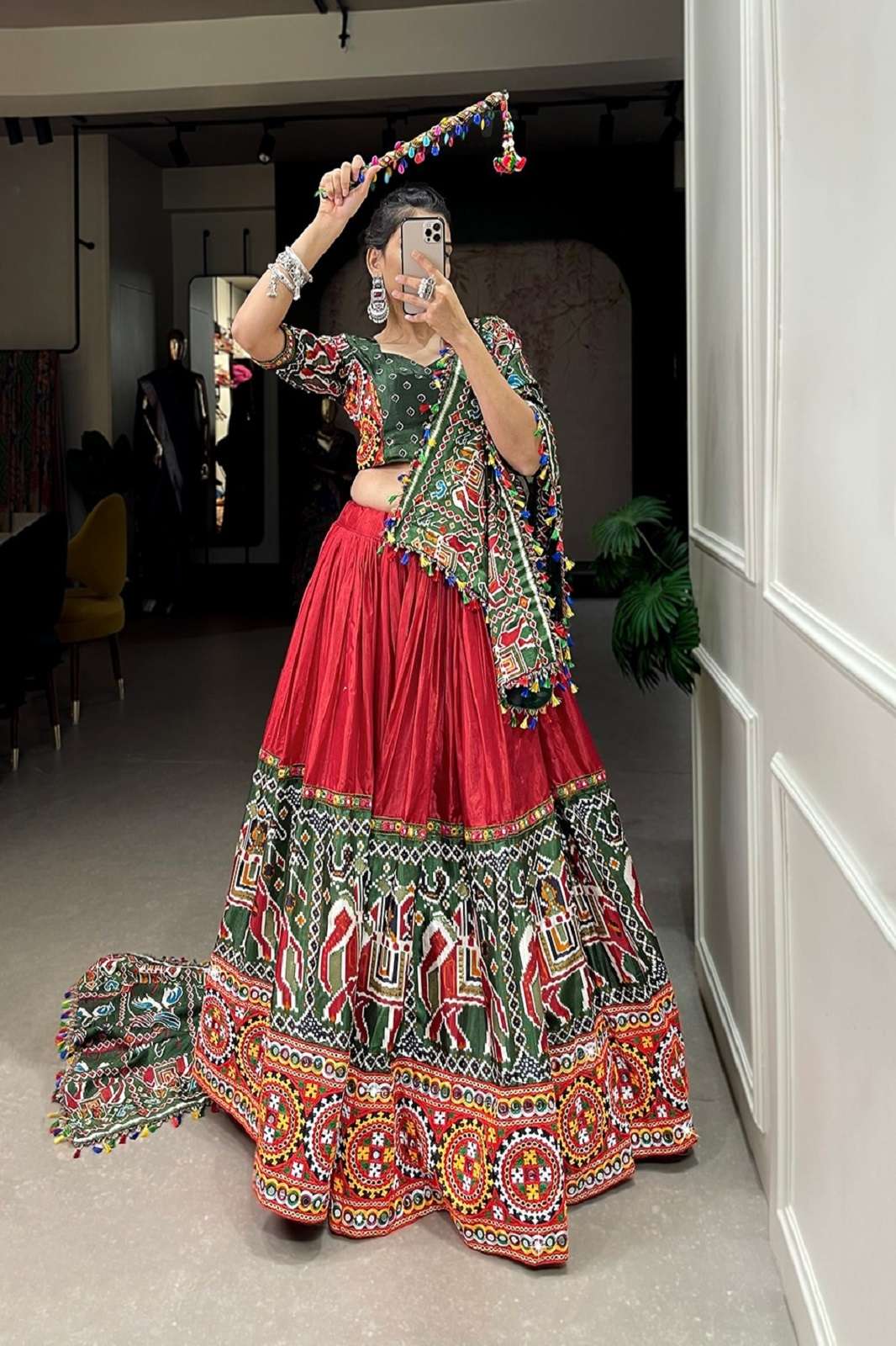 Party Wear Silk Lehenga: Perfect Lehenga Choli For A Wedding | Indian  Wedding Saree
