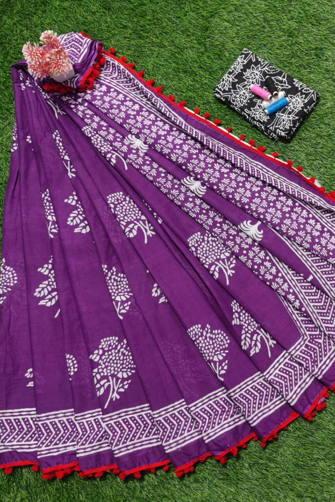 Lilac Cotton Saree With Pink outlet Border & Pom Pom