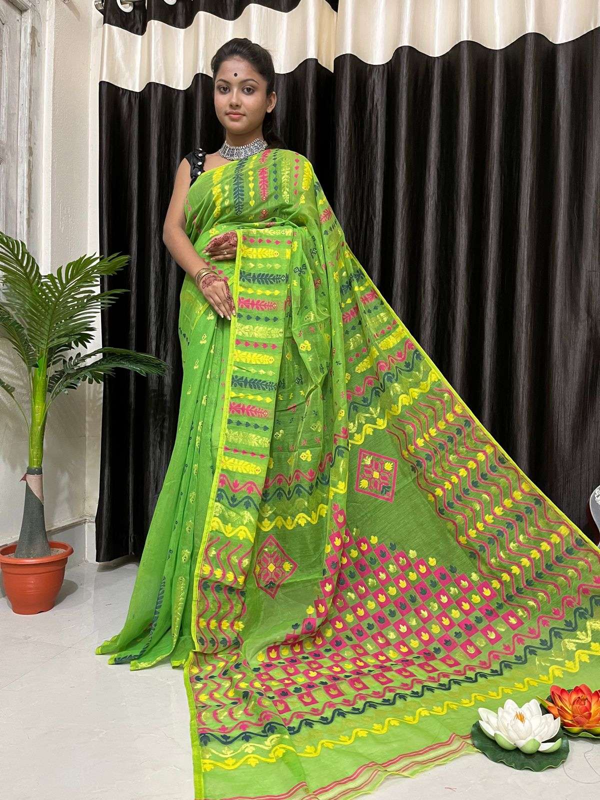 Parrot Green Color Pure Cotton Woven Design Maheshwari Handloom Saree –  BharatSthali